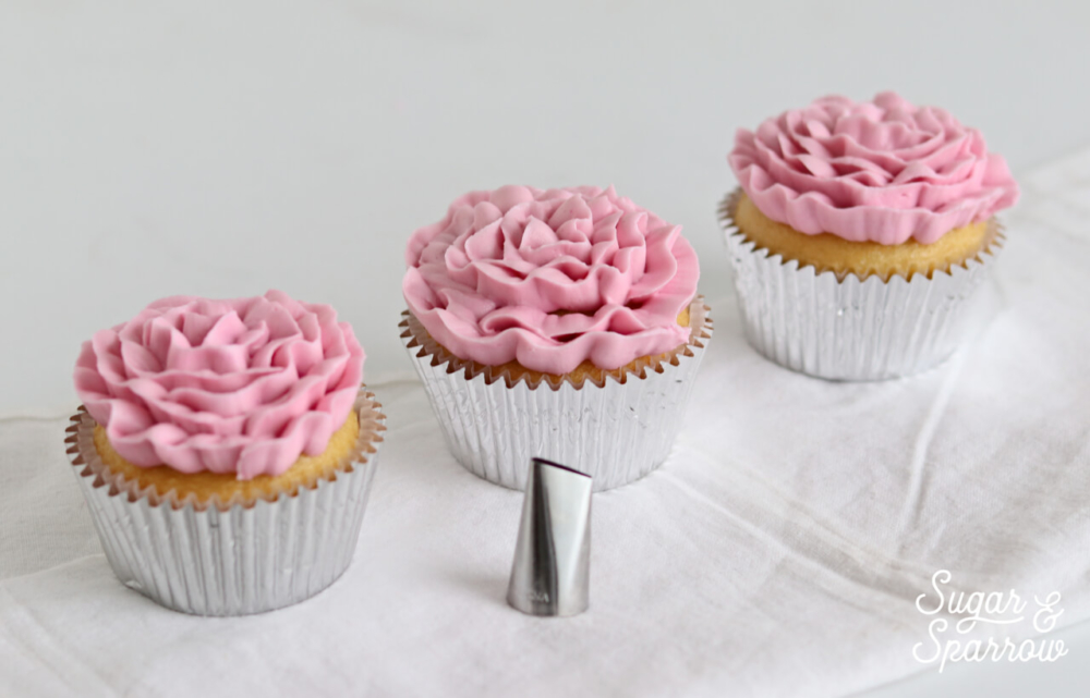 5 Easy Designs For Buttercream Flower Cupcakes Sugar & Sparrow