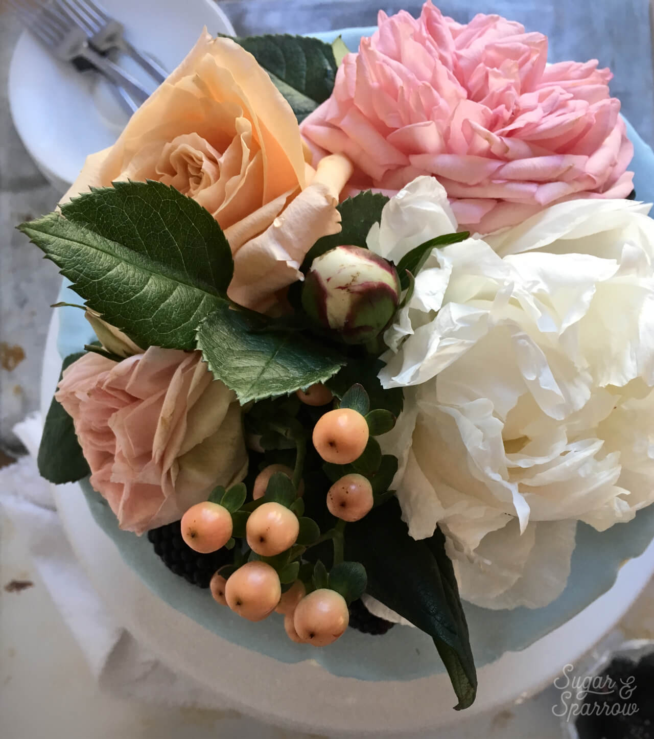 how to arrange fresh flowers on a cake