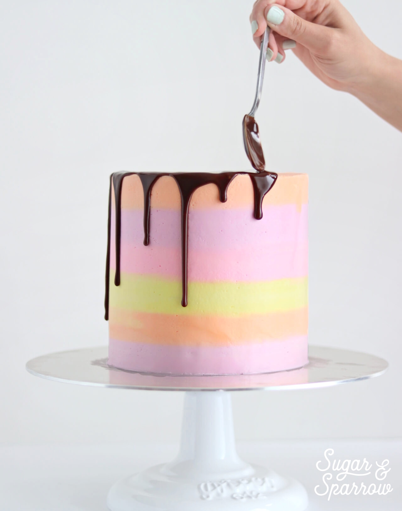 https://sugarandsparrow.s3.us-west-2.amazonaws.com/flour/wp-content/uploads/2018/06/11221823/ganache-drip-cake-tips-12.jpg