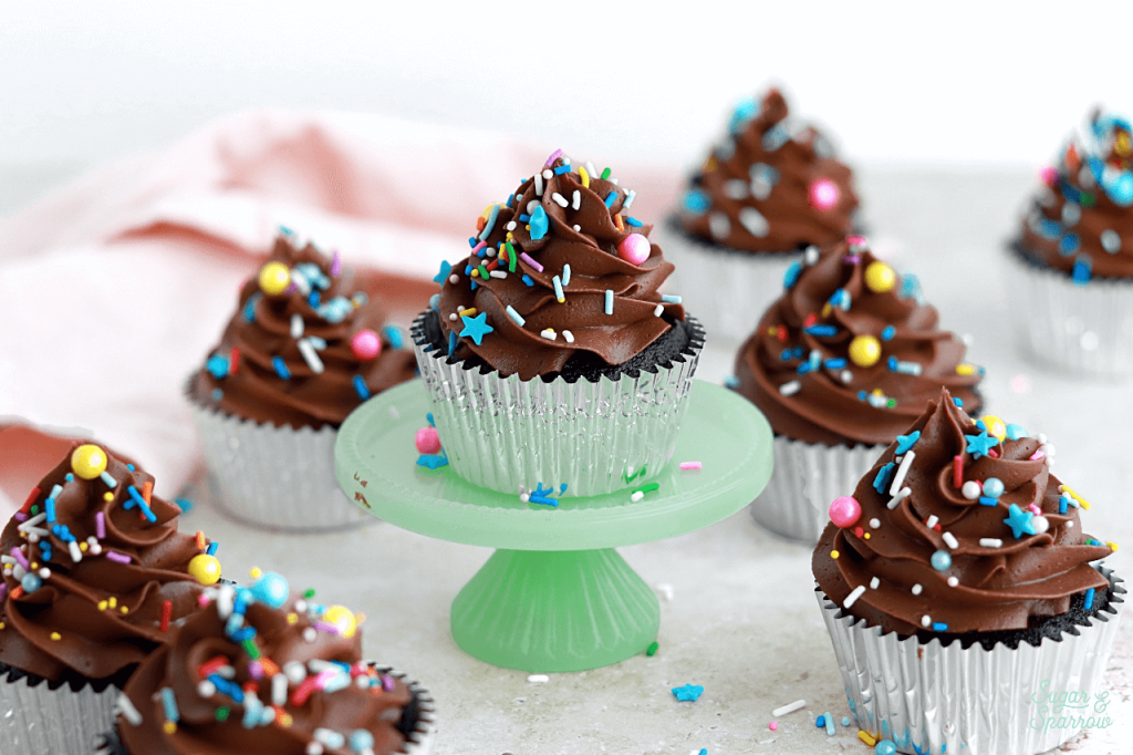 https://sugarandsparrow.s3.us-west-2.amazonaws.com/flour/wp-content/uploads/2018/06/15153048/Chocolate-Cupcakes-Recipes-24-1024x682.png