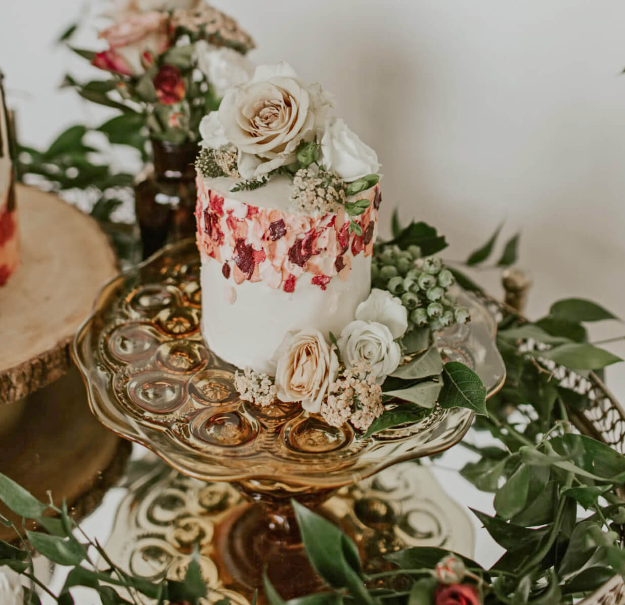 wedding cake by sugar and sparrow