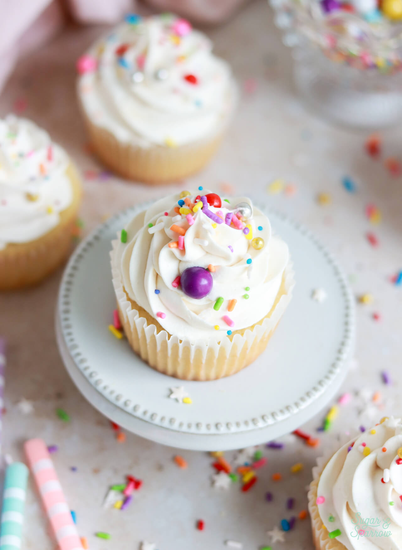vanilla cupcakes decorated with vanilla buttercream recipe
