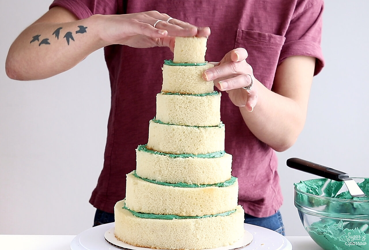 how to make a christmas tree shaped cake