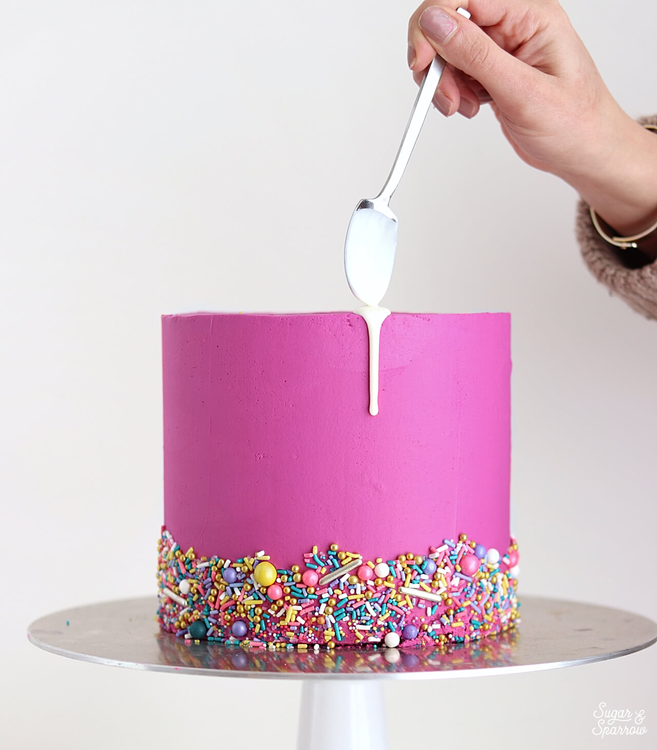 how to drip cake with white chocolate ganache