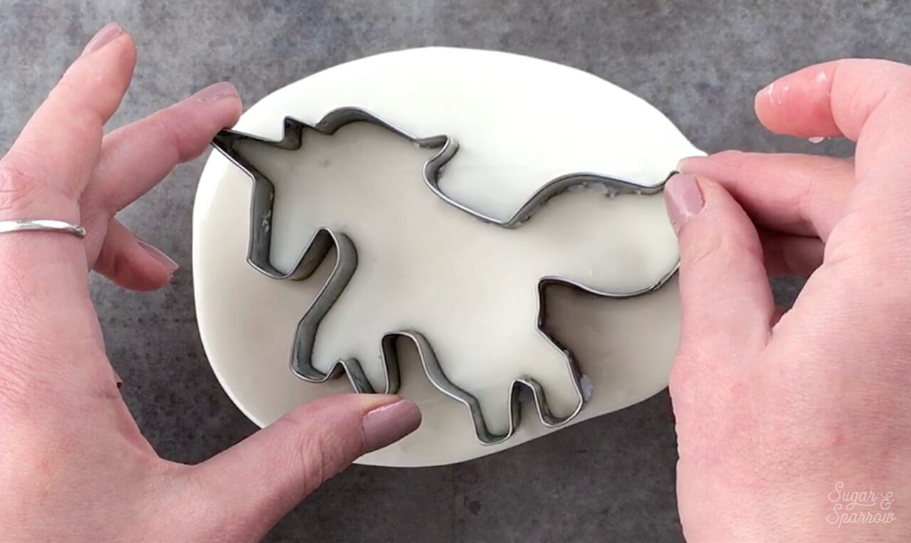 How to use cookie cutters to make white chocolate shapes