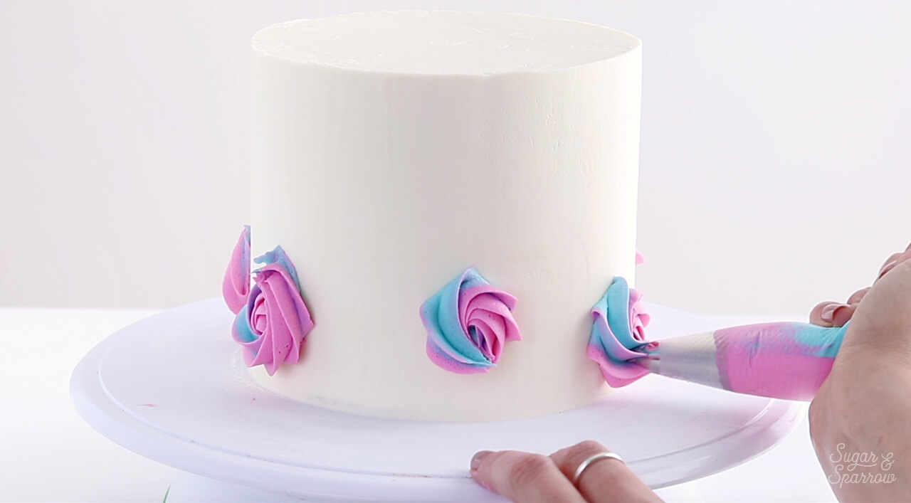 how to pipe buttercream rosettes with Wilton Tip 1m