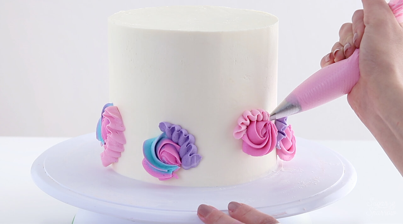 how to pipe buttercream ruffles with wilton tip 104