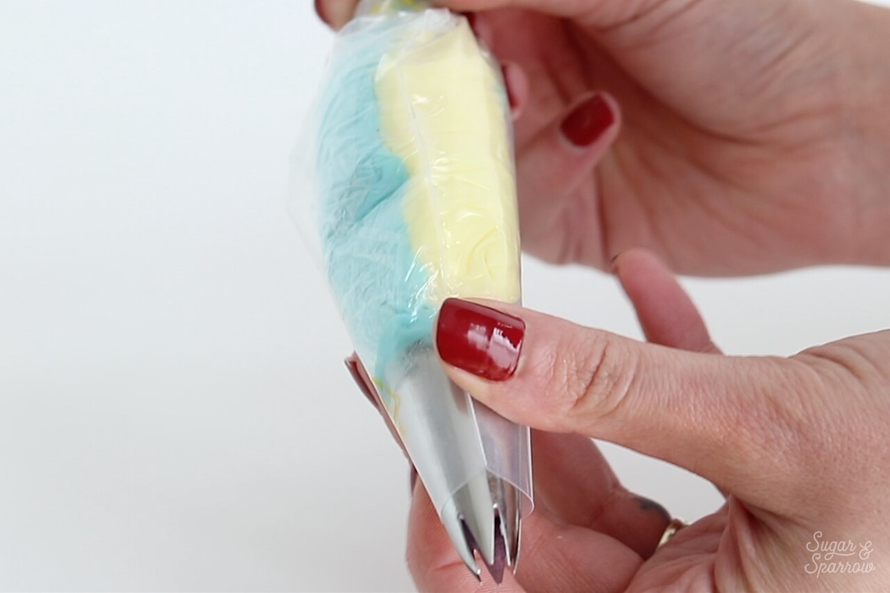 how to add more than one color to piping bag