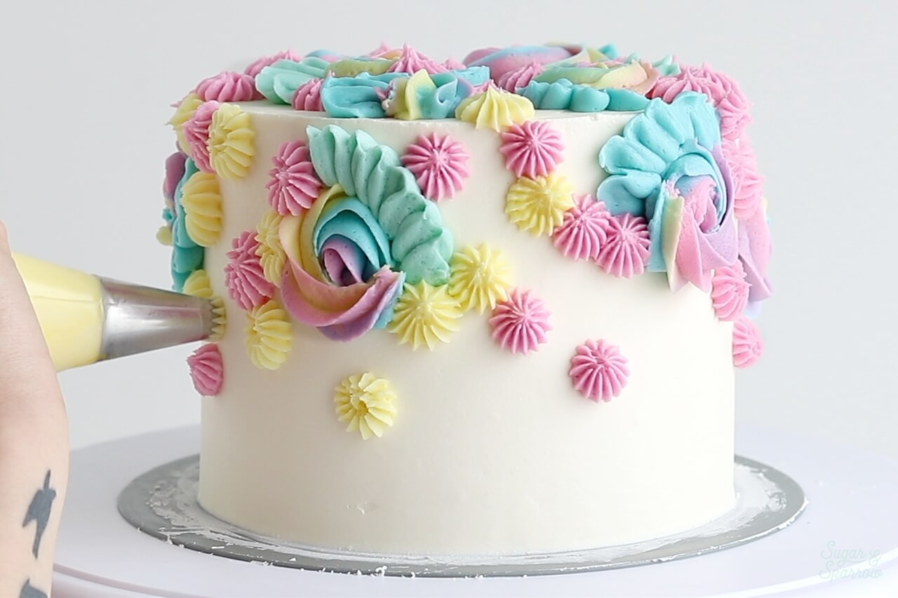 piping buttercream with Wilton Tip 4B