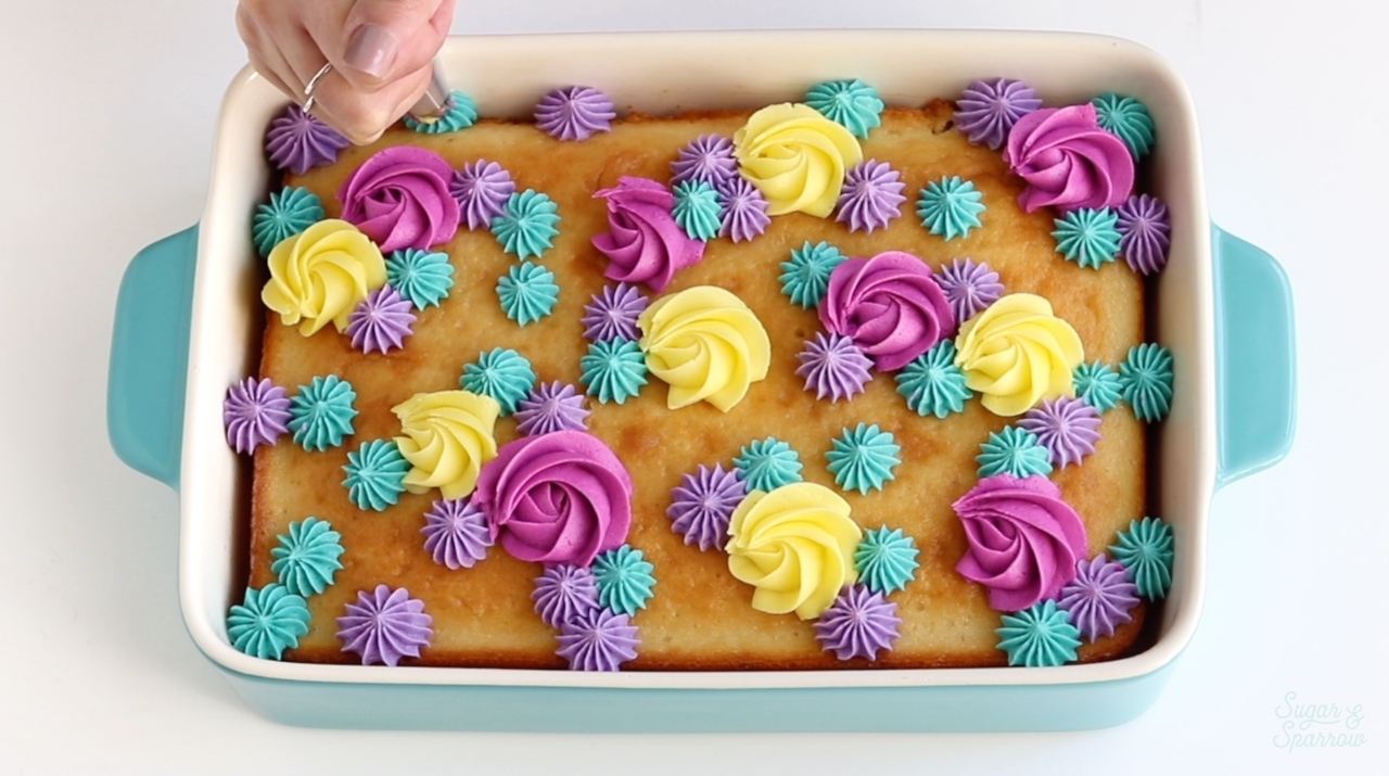 how to pipe buttercream flowers