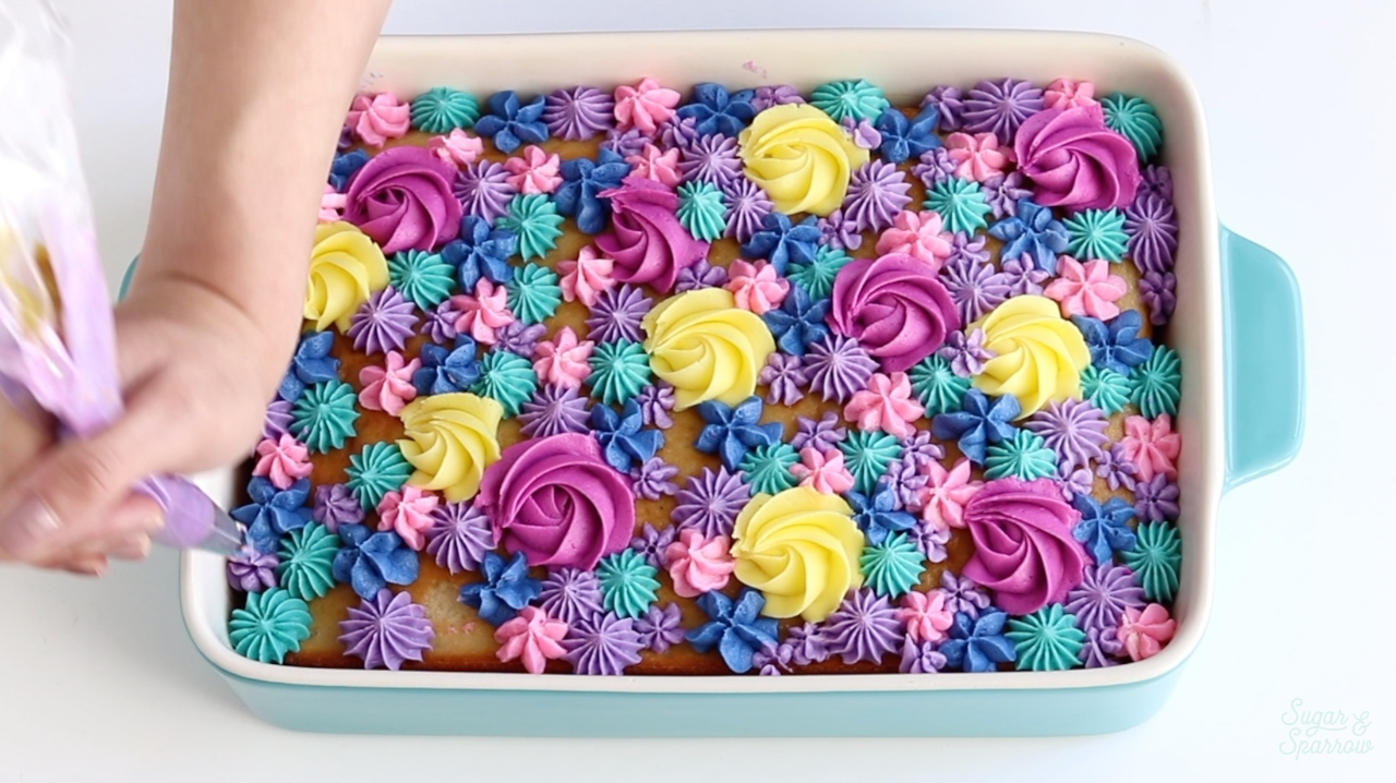 https://sugarandsparrow.s3.us-west-2.amazonaws.com/flour/wp-content/uploads/2019/06/12145308/Floral-Sheet-Cake-14.jpg