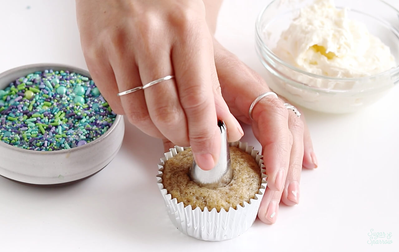 how to make a hole in cupcake