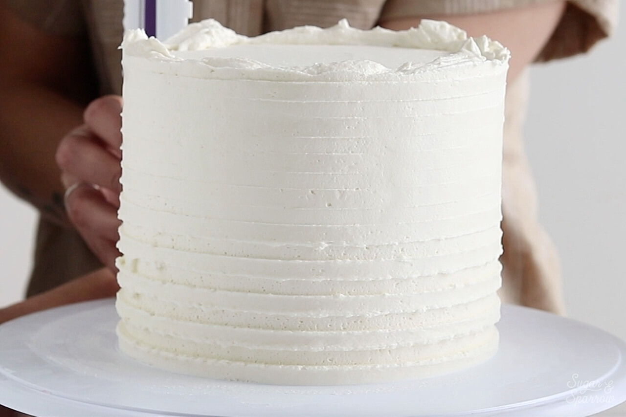 cake decorating with icing comb