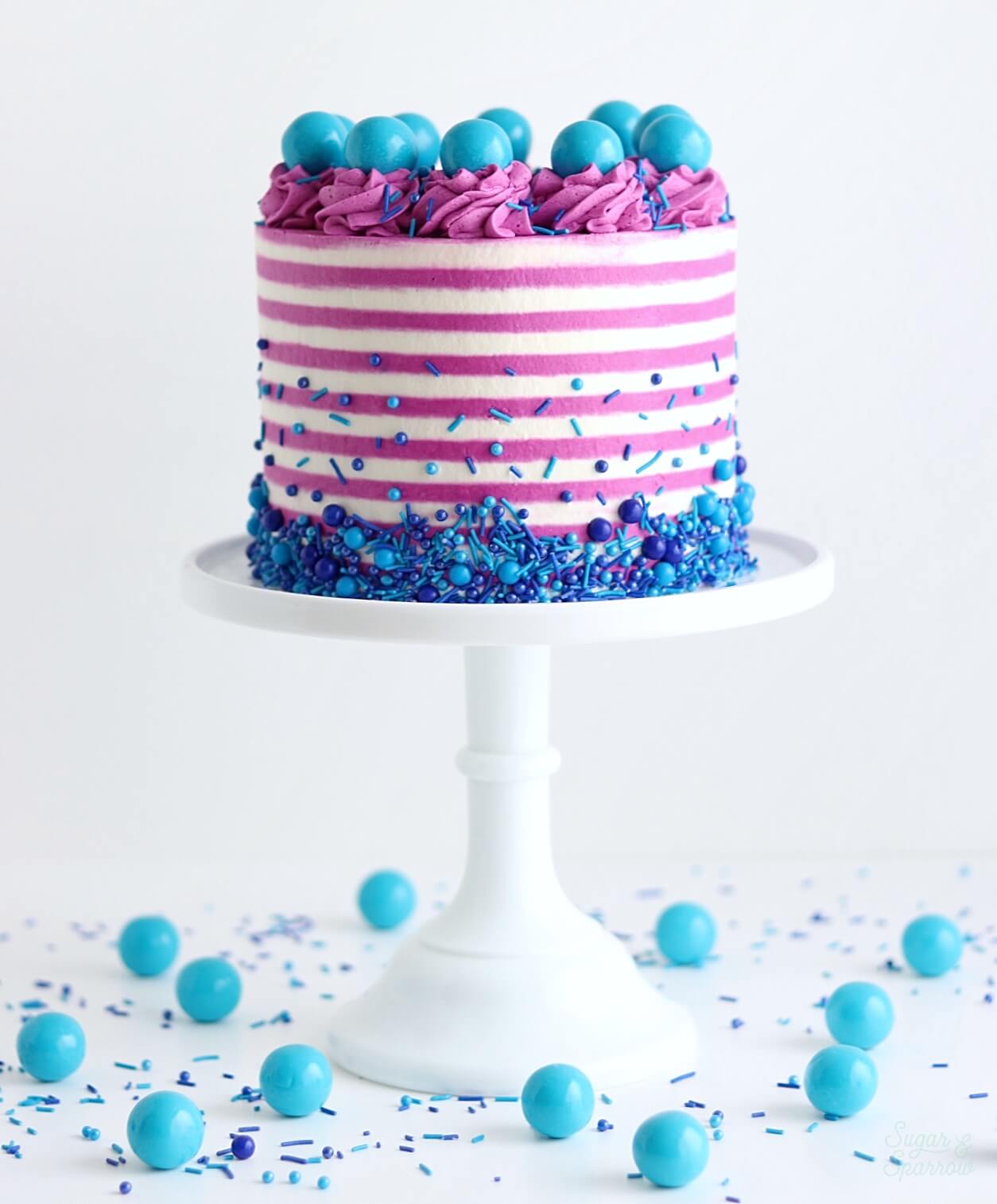 How To Create Striped Buttercream Cakes With A Cake Comb - Sugar & Sparrow