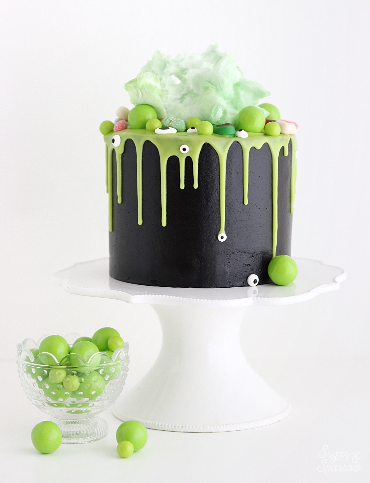 Halloween cake by sugar and sparrow