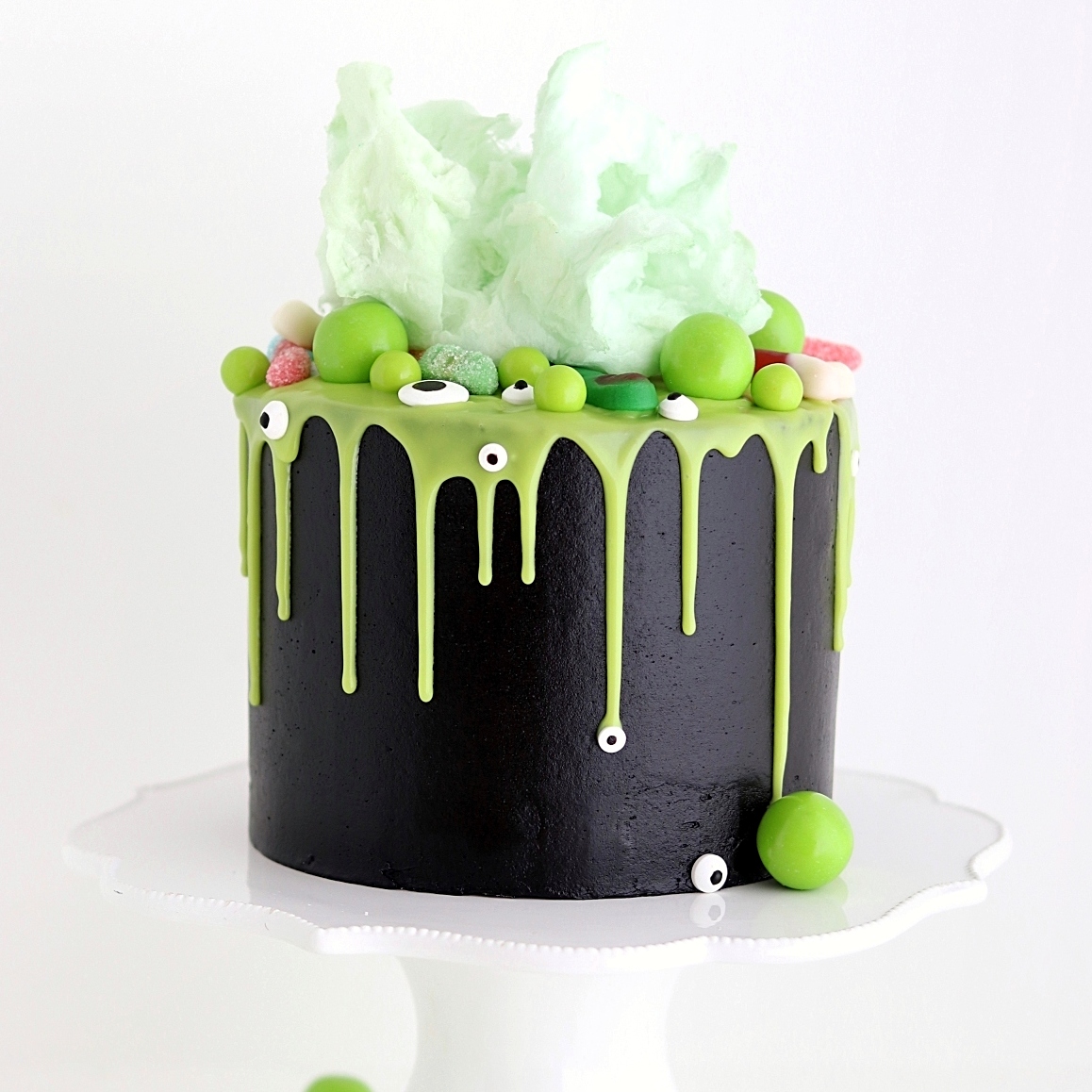 witch cauldron cake tutorial by sugar and sparrow