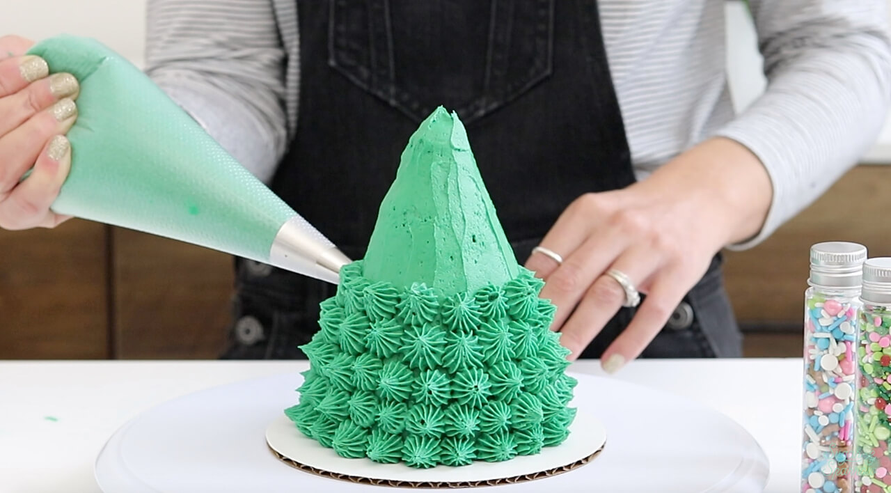 How To Make Mini Christmas Tree Cakes - Sugar & Sparrow