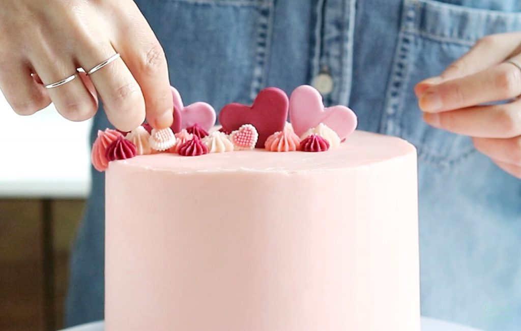 how to decorate a cascading heart cake