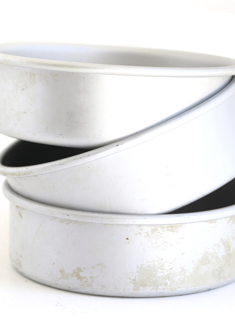 how to prepare cake pans
