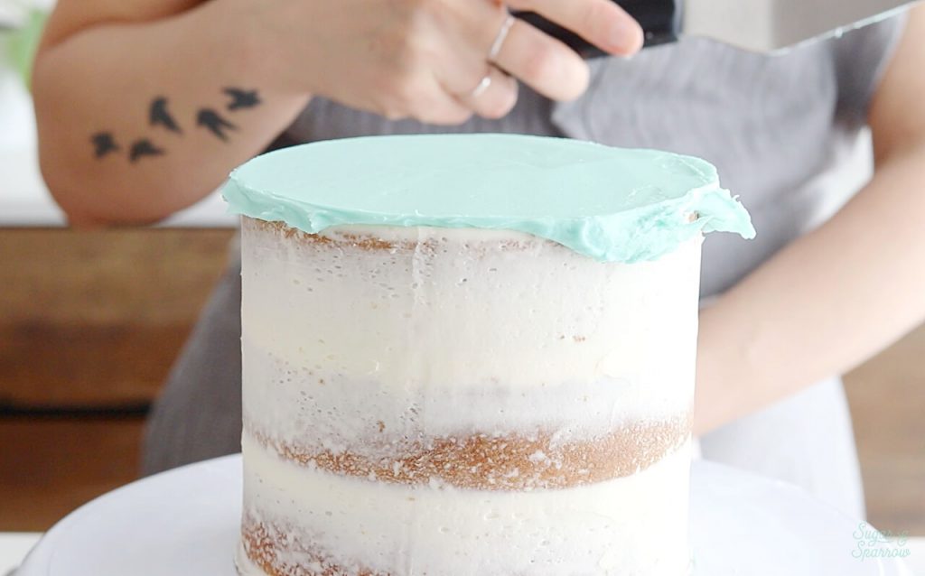 how to frost a cake with angled spatula 