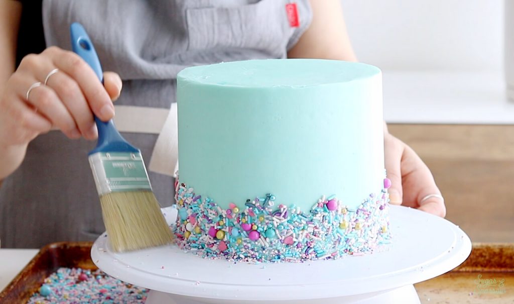 How to put sprinkles on the side of a cake