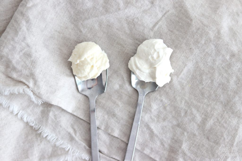 cómo blanquear el glaseado de crema de mantequilla con Americolor Blanco brillante