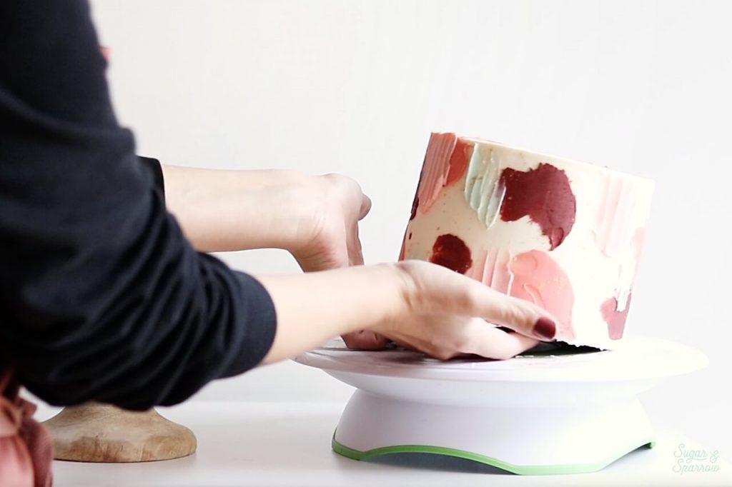 how to lift a cake onto a cake stand