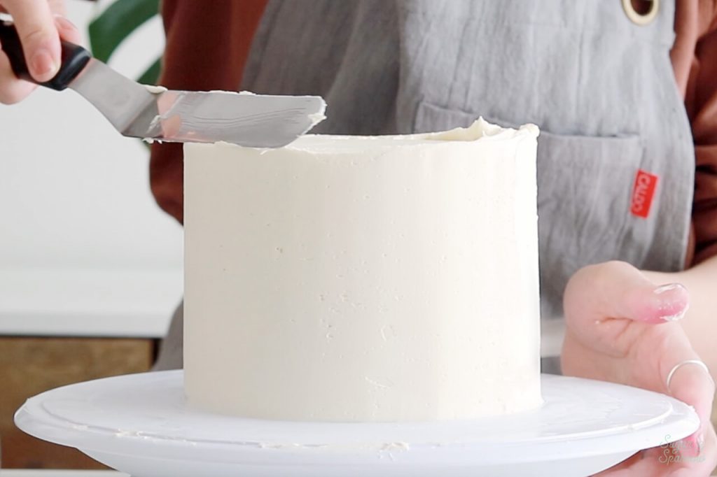 how to create sharp edges on buttercream cake