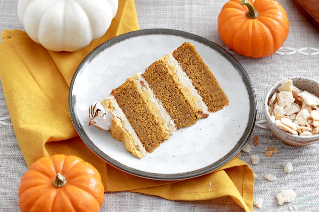 pumpkin cake, brown sugar buttercream, pumpkin creme filling