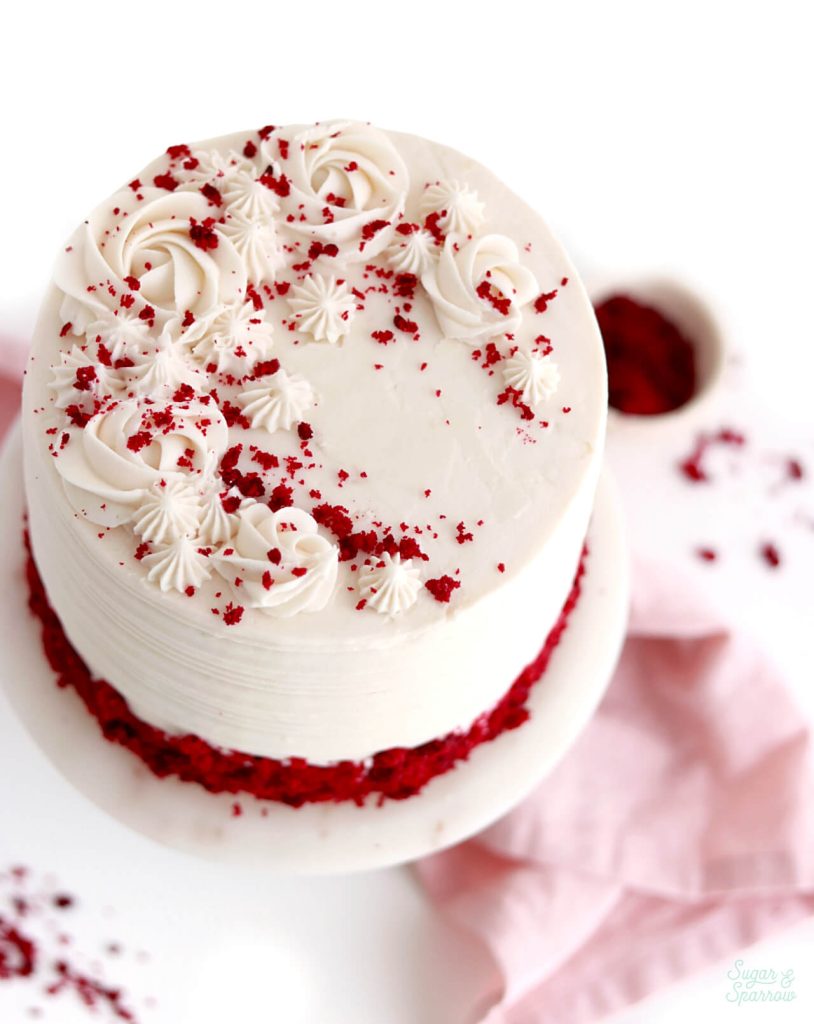 Hướng dẫn how to decorate a red velvet cake Với những chiếc bánh đỏ mịn ...