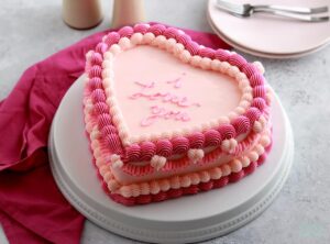 heart shaped cake with vintage piping tutorial