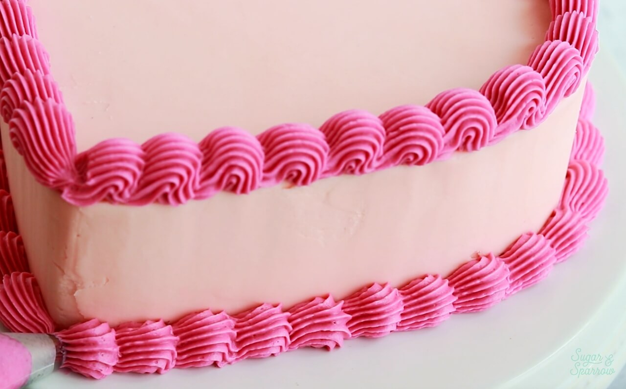 how to pipe a lambeth cake