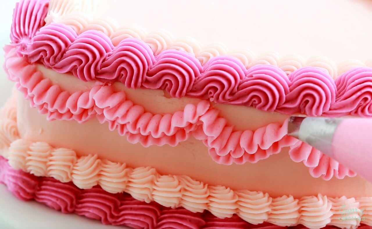 how to pipe ruffles with buttercream