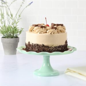 scalloped cake stand