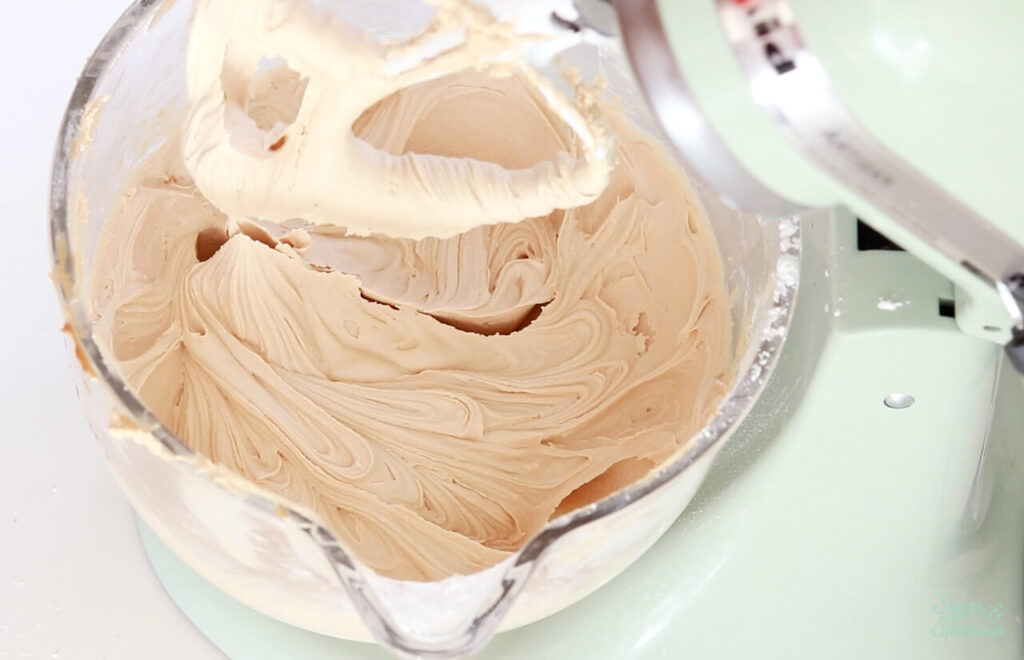 biscoff frosting recipe by sugar and sparrow