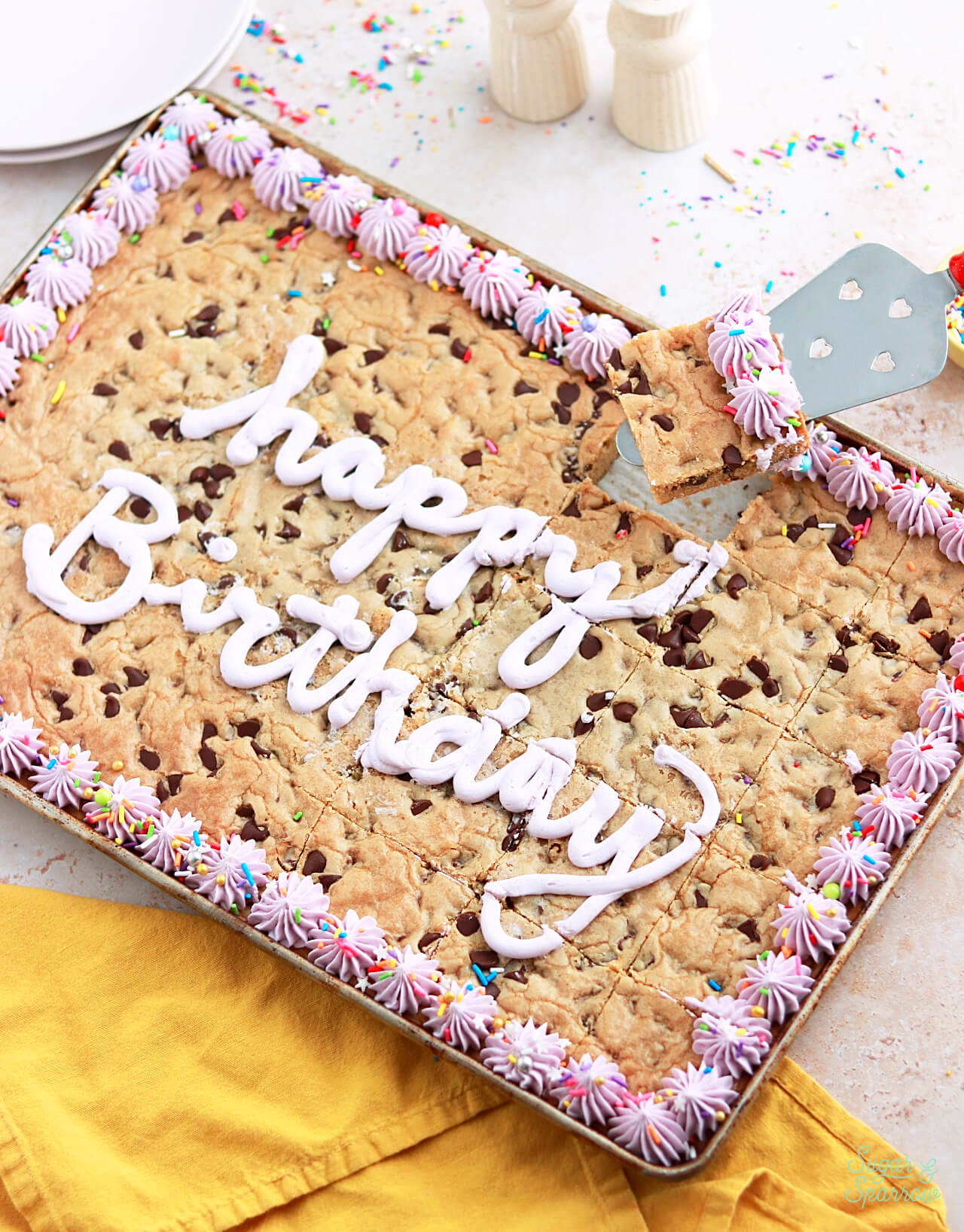 how to cut a sheet cake