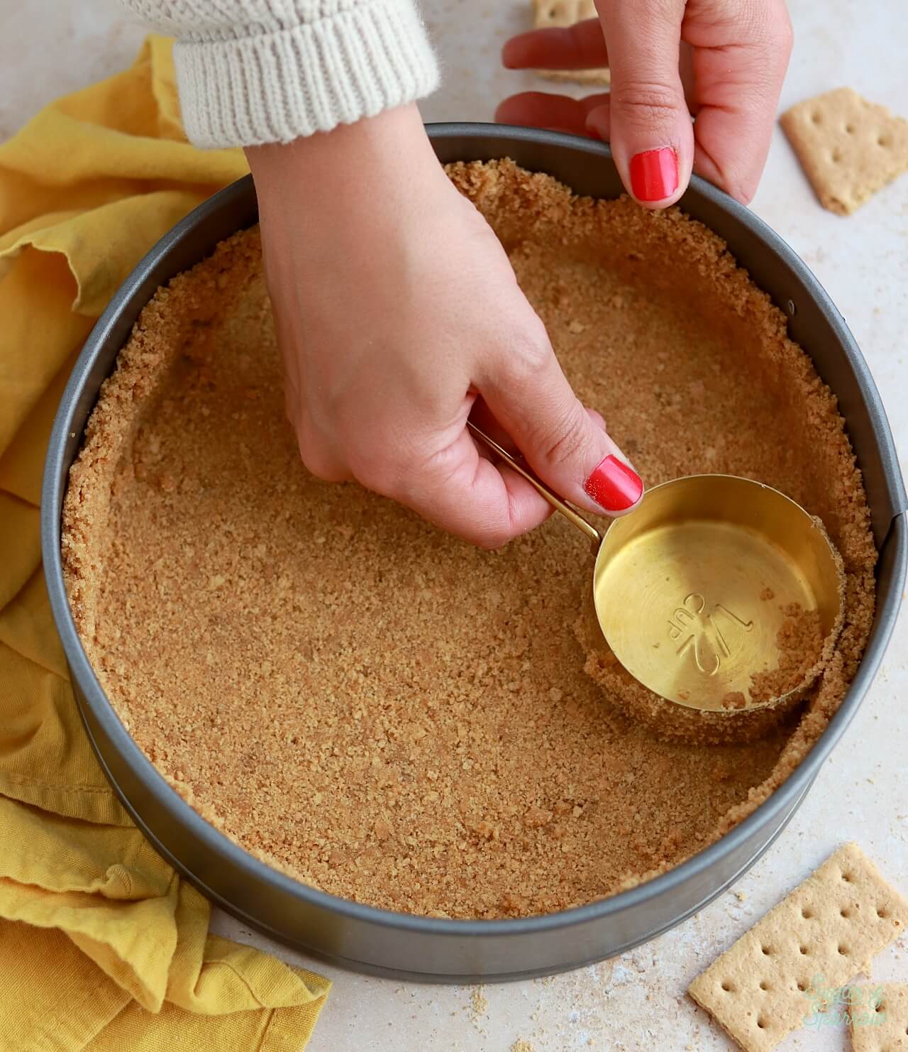 how to make a graham cracker crust for cheesecake