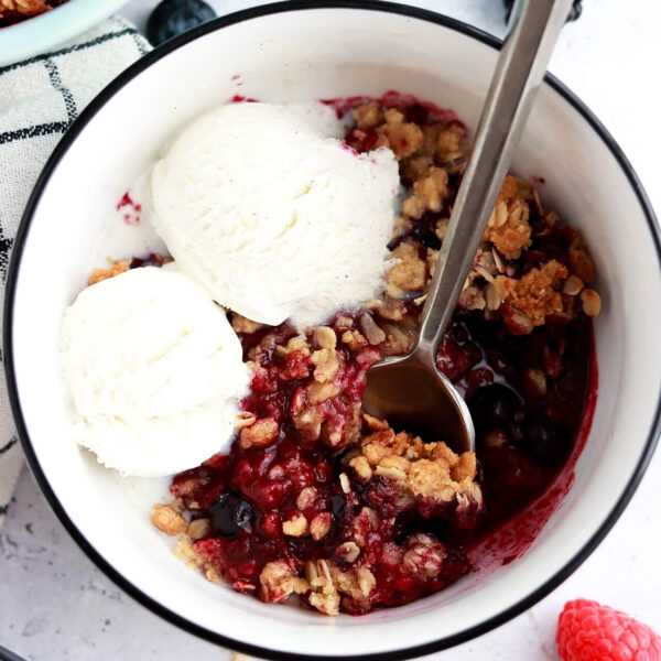 berry crisp recipe with vanilla ice cream