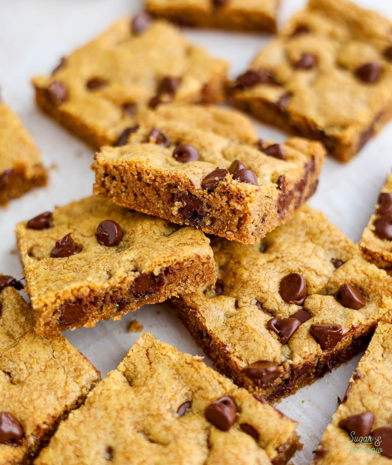sheet pan pumpkin chocolate chip cookie bars