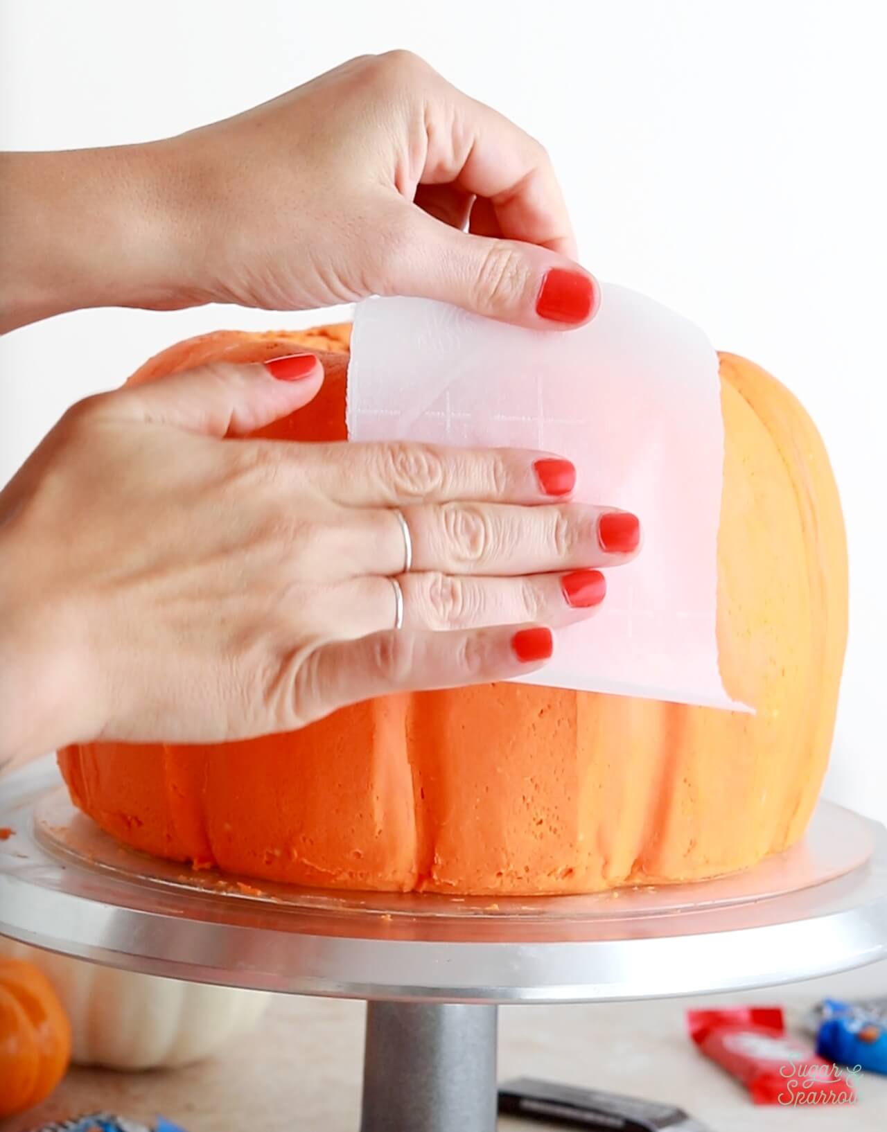 how to smooth buttercream with parchment paper