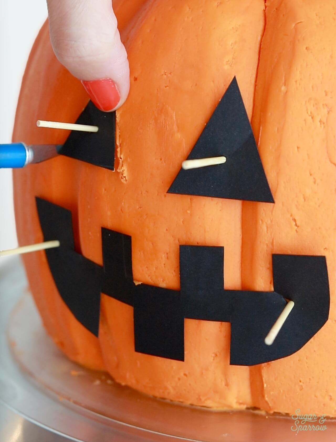 how to carve a jack o lantern cake