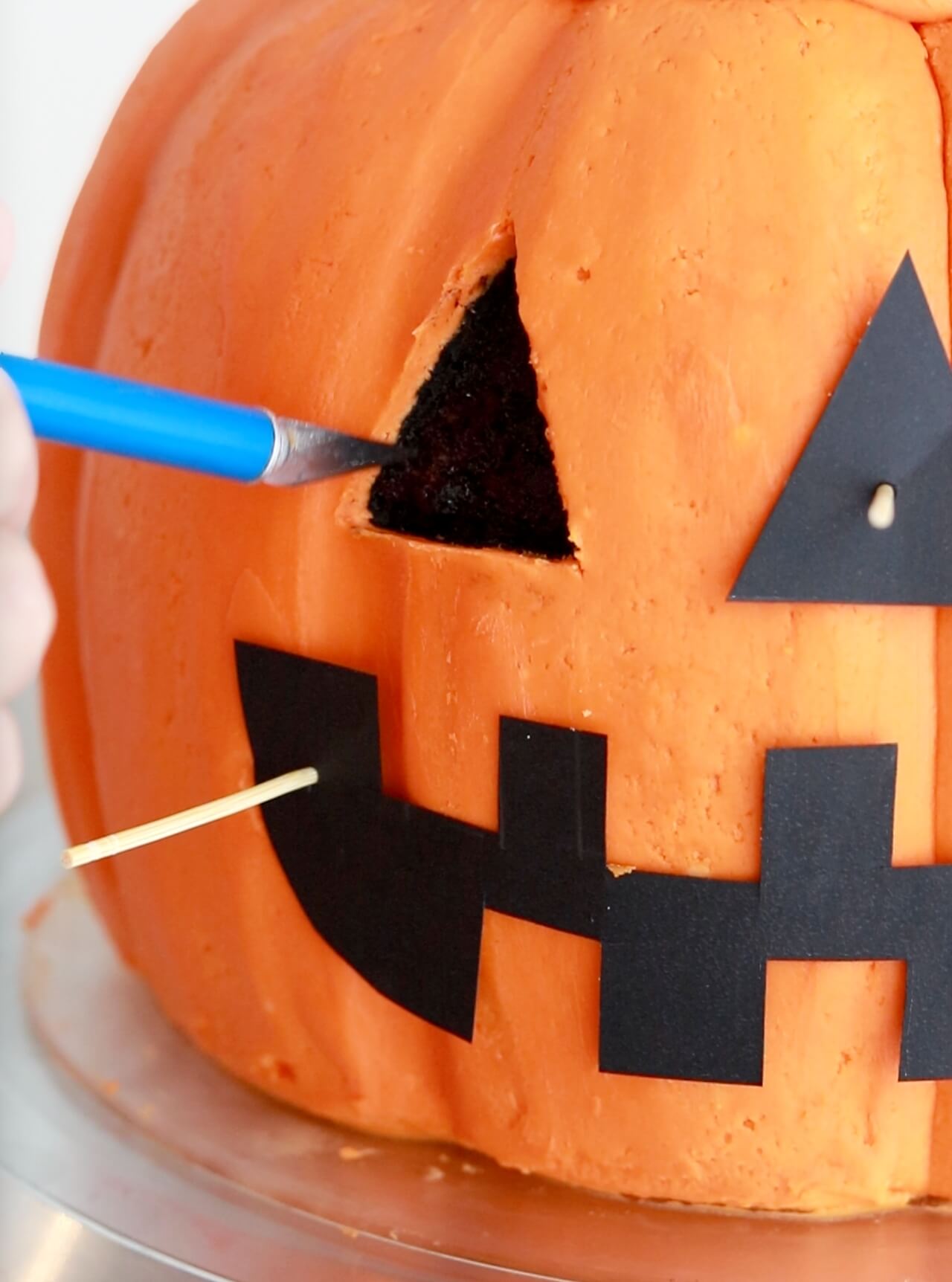 carving a buttercream jack o lantern