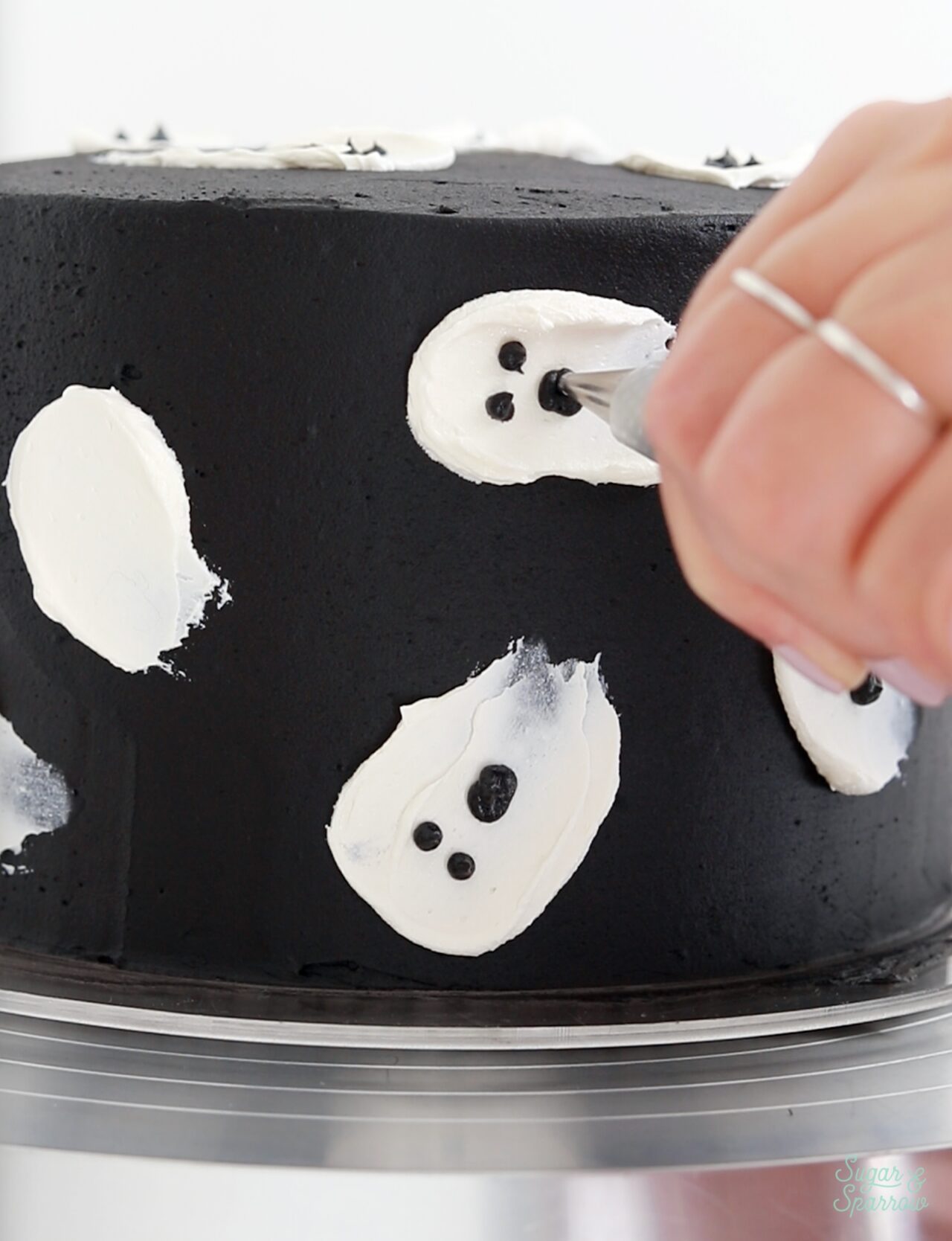 how to decorate a cake with buttercream ghosts