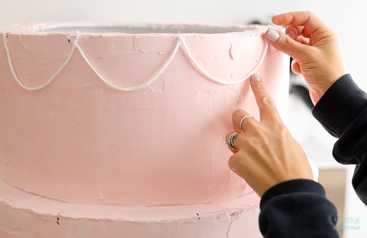 making swags on a fake cake