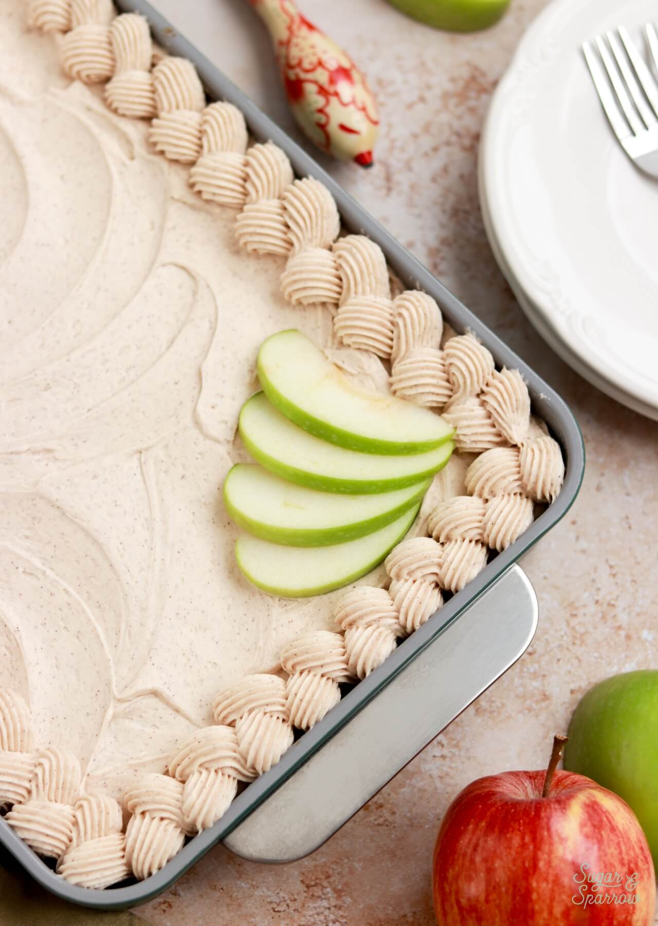 how to decorate an apple sheet cake