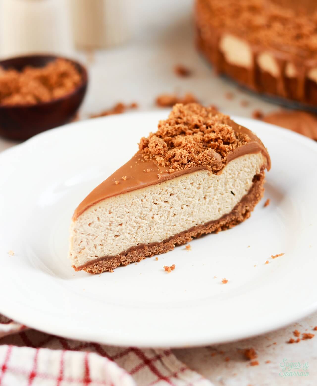 biscoff cheesecake no-bake slice on a plate