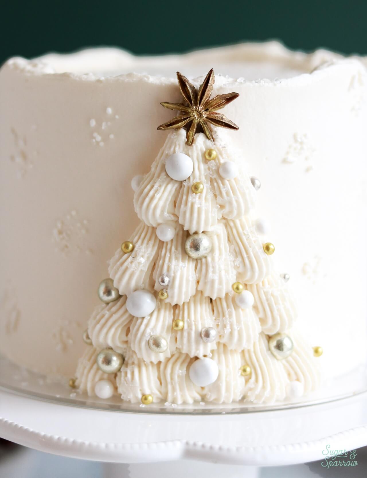 white piped christmas tree on cake
