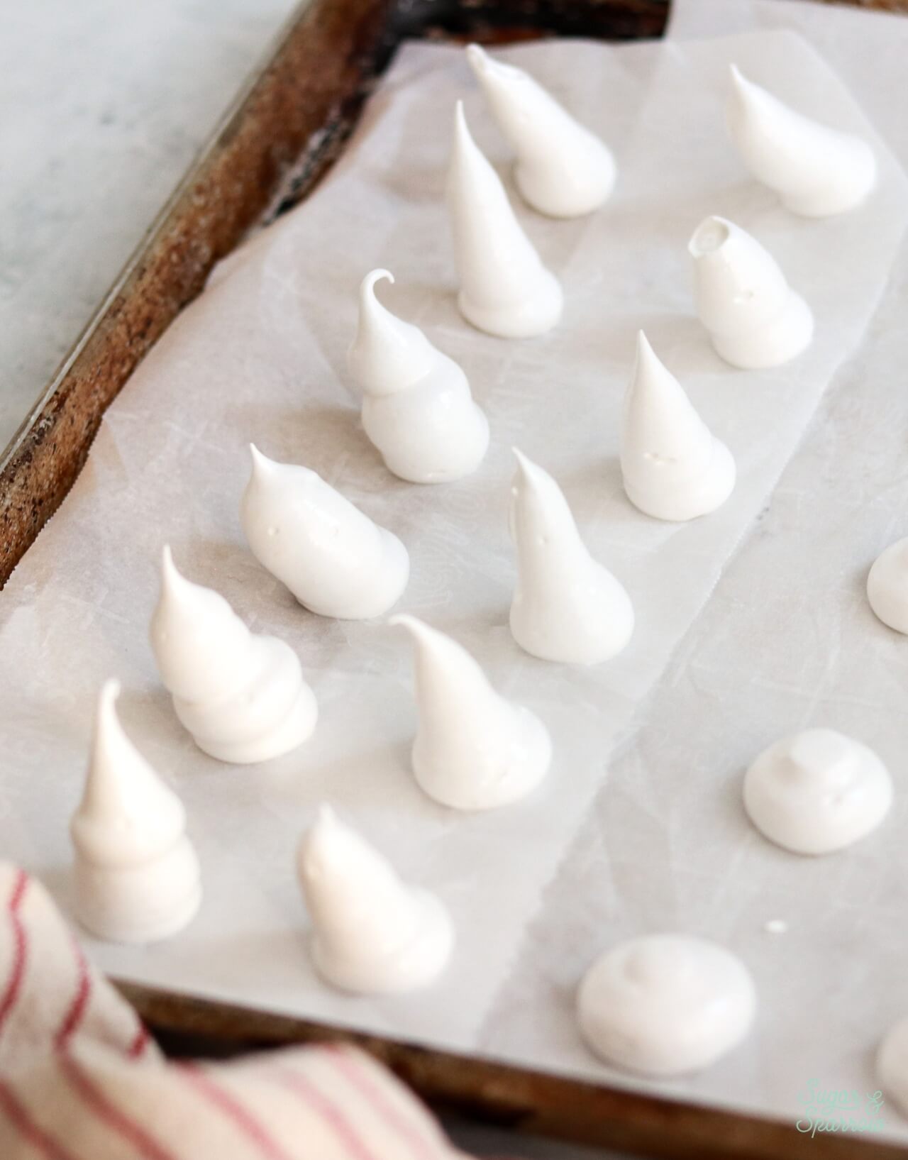 piping meringue mushroom stems