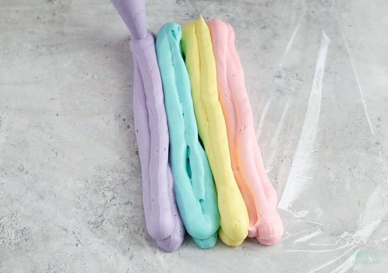 how to make rainbow piping with frosting
