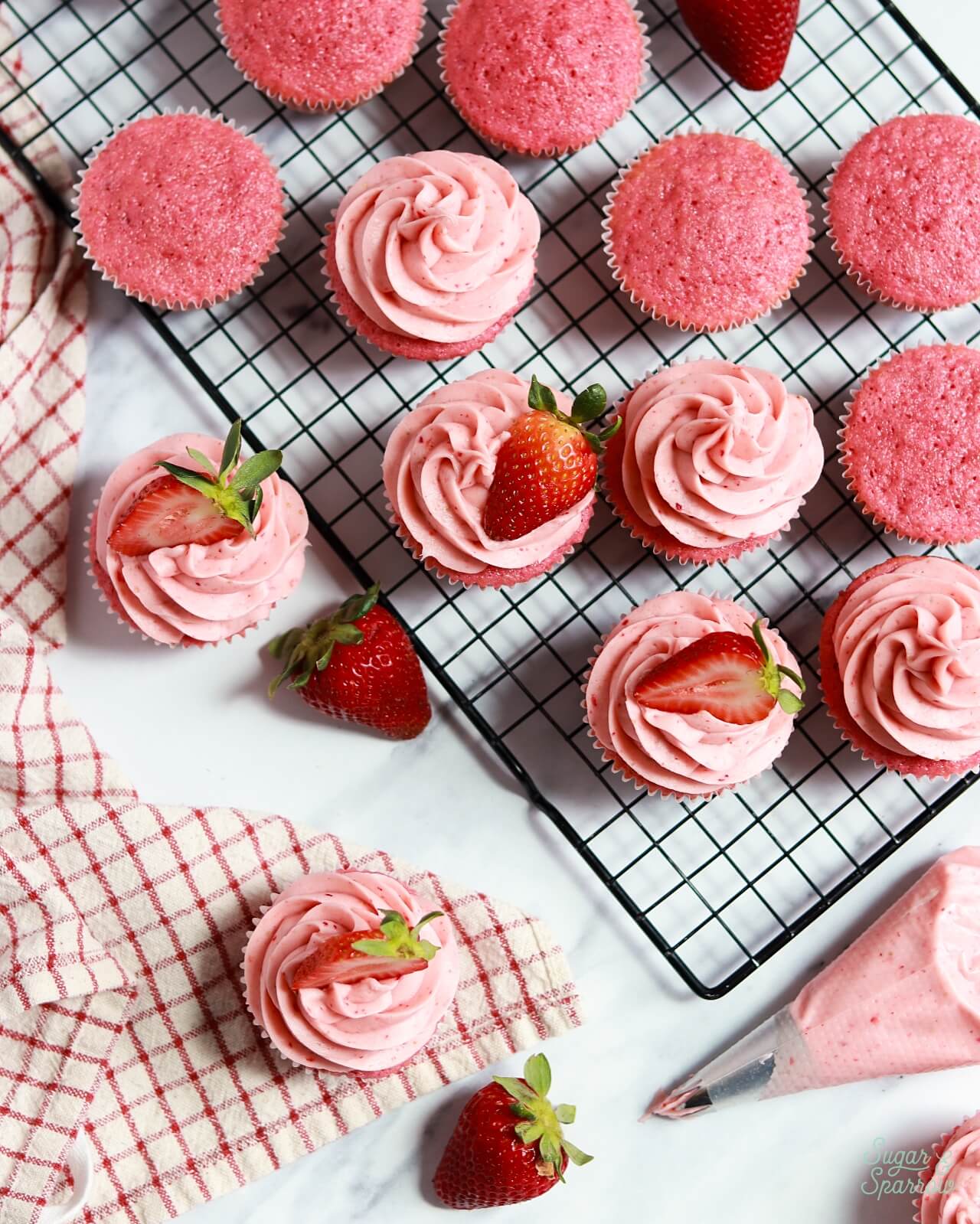 strawberry cupcakes recipe with freeze-dried strawberry buttercream